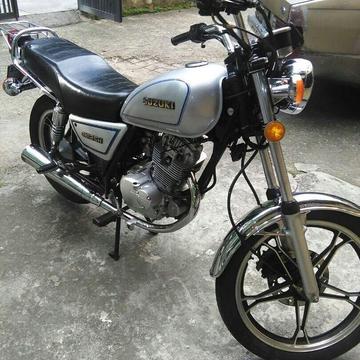 Se vende moto suzuki año 2013 unico dueño telefono 04241557056