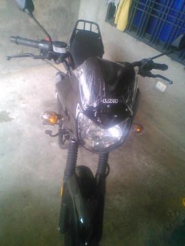 se vende moto um 150 2015 negra nueva