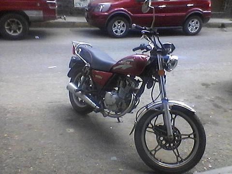 Vendo moto gn suzuki en perfectas condiciones