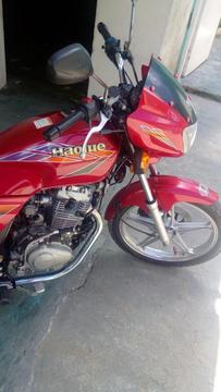 vendo bonita moto hj año 2013 en buen estado y fina de papeles