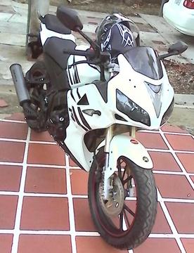 MOTO R1 200 AÑO 2014 INTACTA 04162349177