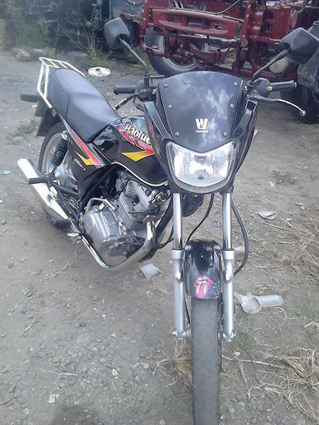 VENDO MOTO HJ AÑO 2012