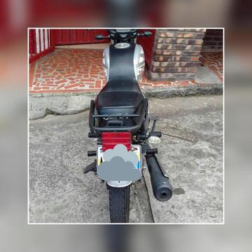 SE VENDE MOTO BERA AÑO 2013