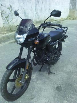 MOTO UM 150 CC AÑO 2013 COMO NUEVA