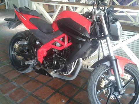 moto um 2014