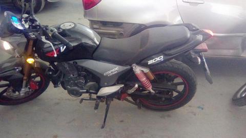 Vendo Moto Rkv