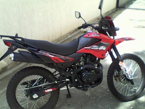 Moto Um Dsr 200