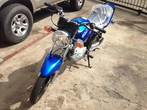 Moto Suzuki En125 2016