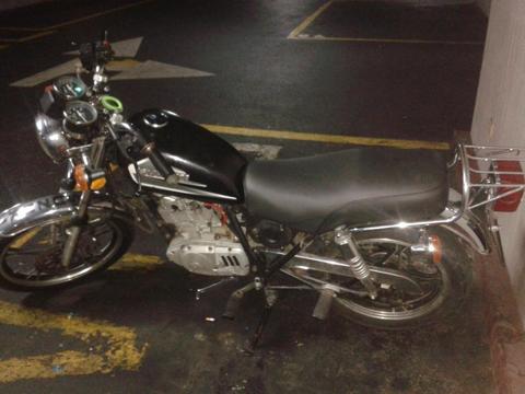 se vende moto suzuki año 2008 perfecto estado solo detalles minimos