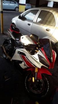 Se vende Yamaha R6 año 2008