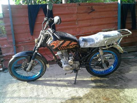 Vendo Moto Ava