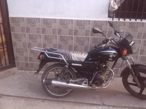 SE VENDE MOTO BARATA