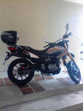 Se vende Tx 200, 8 mil km, a toda prueba en perfecto estado, maleta nueva