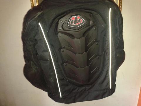 VENDO CHAQUETA PROFESIONAL PARA MOTORIZADOS