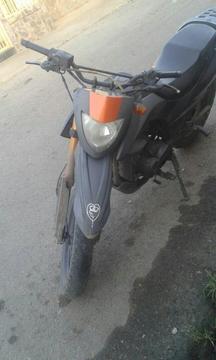 Vendo Moto Tx Año 2014 con Su Titulo