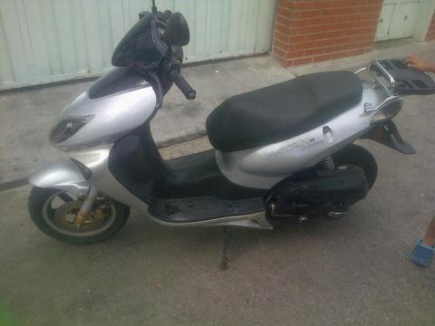 Matrix 2012 Gris en Perfecto Estado