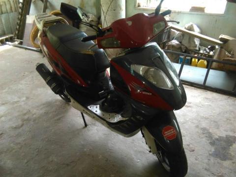 VENDO MOTO BERA