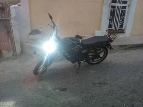 Vendo Moto UM MAX 2013