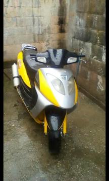 Se Vende Moto Scootr Lista para Viajar