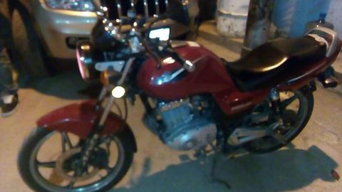 Se Vende Moto Suzuki en 125c Roja Año 12