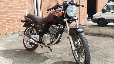 Moto Suzuki en