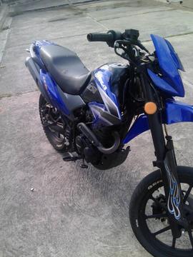 SE VENDE O SE CAMBIA POR CARRO MOTO BERA DT200, AÑO 2014