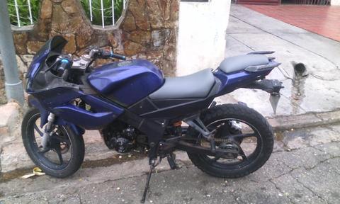 vendo barata mi moto r1 200