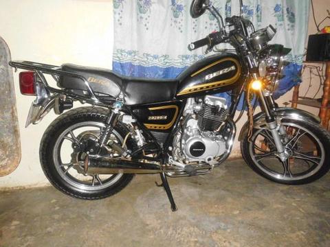 Se vende bella moto 2014