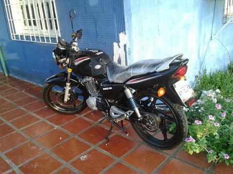 Vendo Moto SUZUKI EN