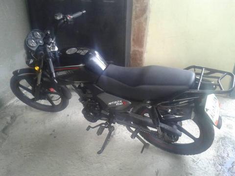 SE VENDE MOTO MARCA UM COMO NUEVA PAPELES AL DÍA, NEGOCIABLE INTERESADO LLAMAR AL 04145762413 LELE