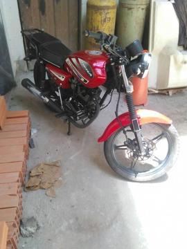 vendo hermosa moto bera socialista