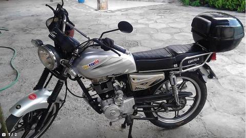 se vende bera socialista. sin maleta