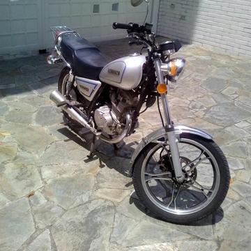 Moto Suzuki GN