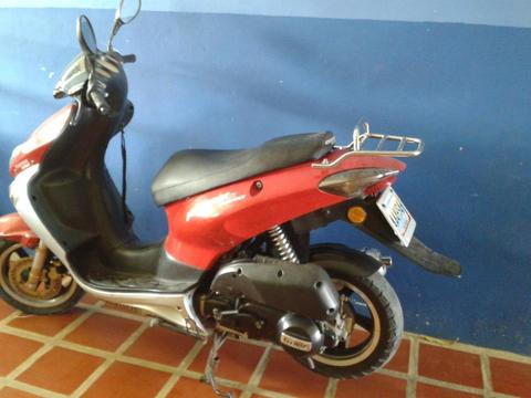 Vendo moto Automatica