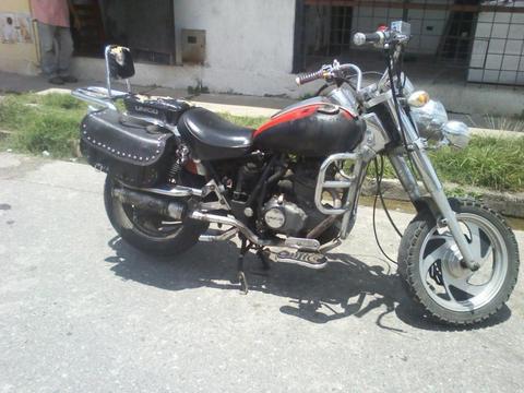 Se vende moto choperas 200