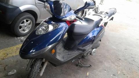 SE VENDE MOTO SKYHAM