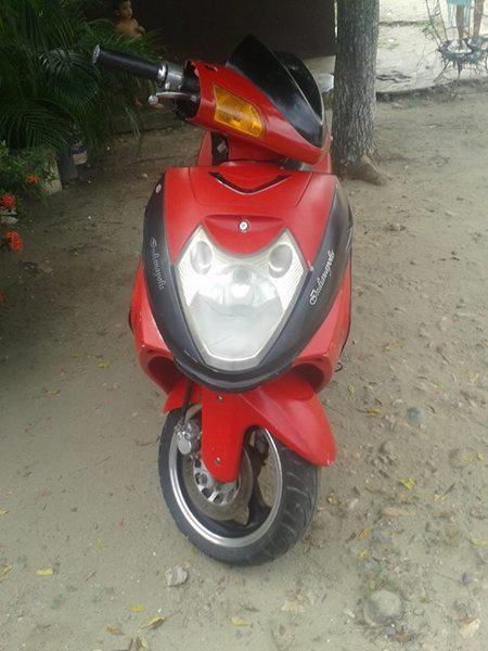 se vende moto unico macar flash año 2006