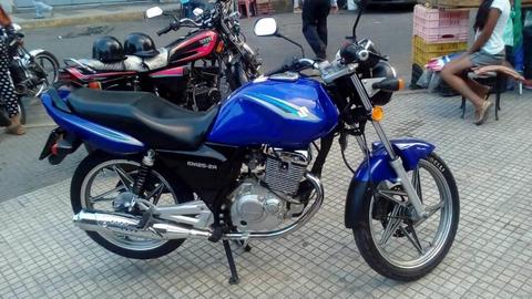 se vende moto suzuki EN 1252A año 2013 como nueva perfecto estado