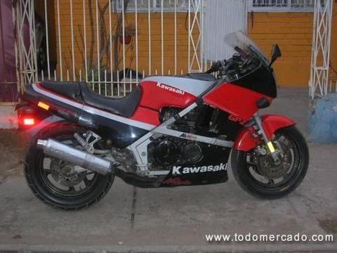 kawasaki 600cc fina en 6mil de remate nesesito el dinero