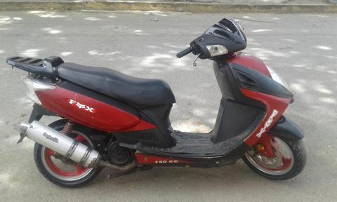 Vendo moto automática en buen estado motor recién hecho