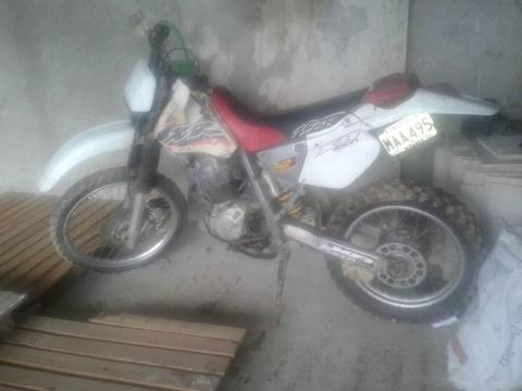 Vendo moto honda XR400
