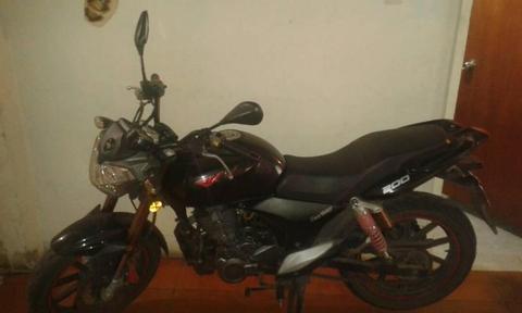 vendo moto RKV año 2014