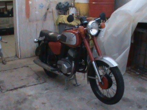 Vendo moto de coleccion para terminar de restaurar