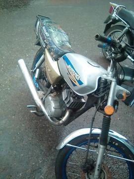 Moto 100 Ax Suzuki