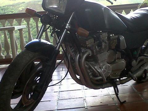 Moto Yamaha 750