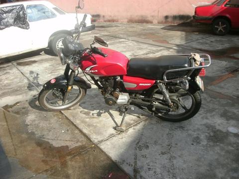 vendo bonita moto bera 200 por motivo de viaje economica