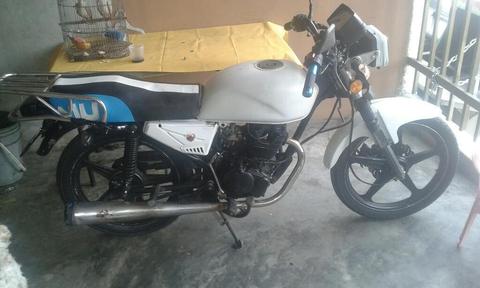 Moto Um 2013