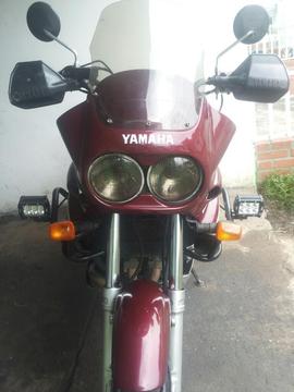 Moto Yamaha 750