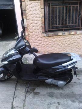 vendo bella moto skygo automatica 2012