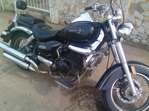 Moto Um renegade 2008